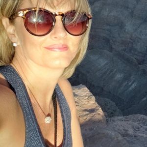 Meet your Posher, Caroline